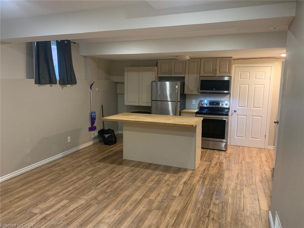 408 Westcroft Drive N Property Photo 6