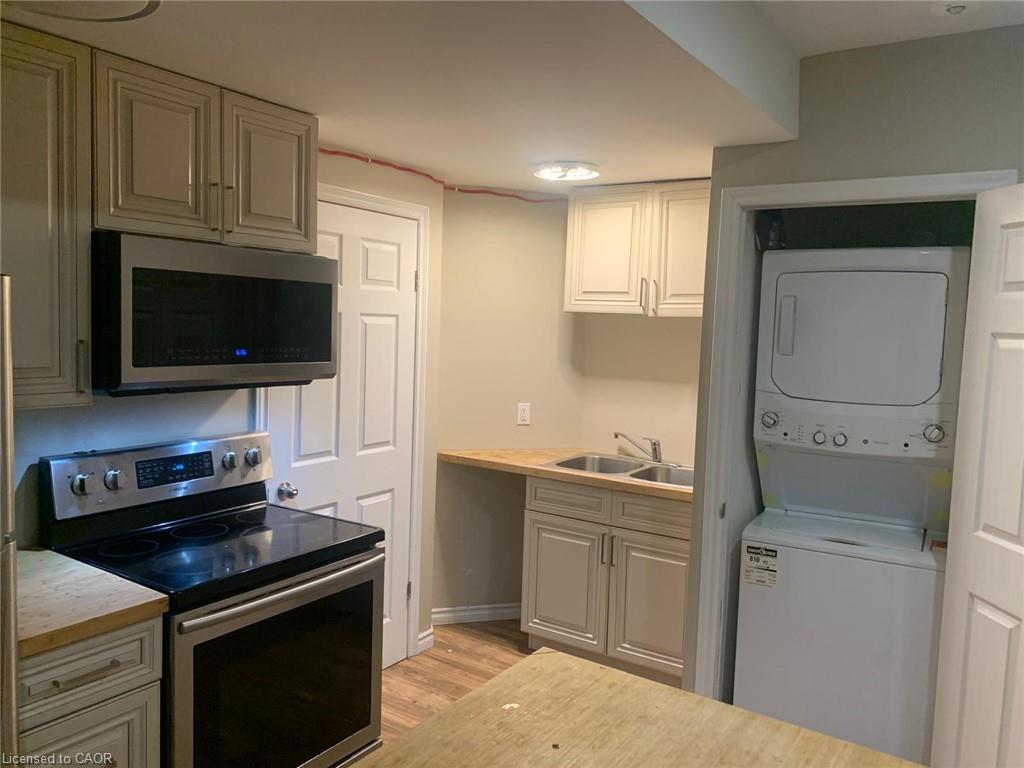 408 Westcroft Drive N Property Photo 7
