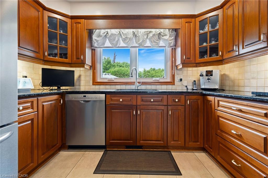 7 Thomson Road Property Photo 11