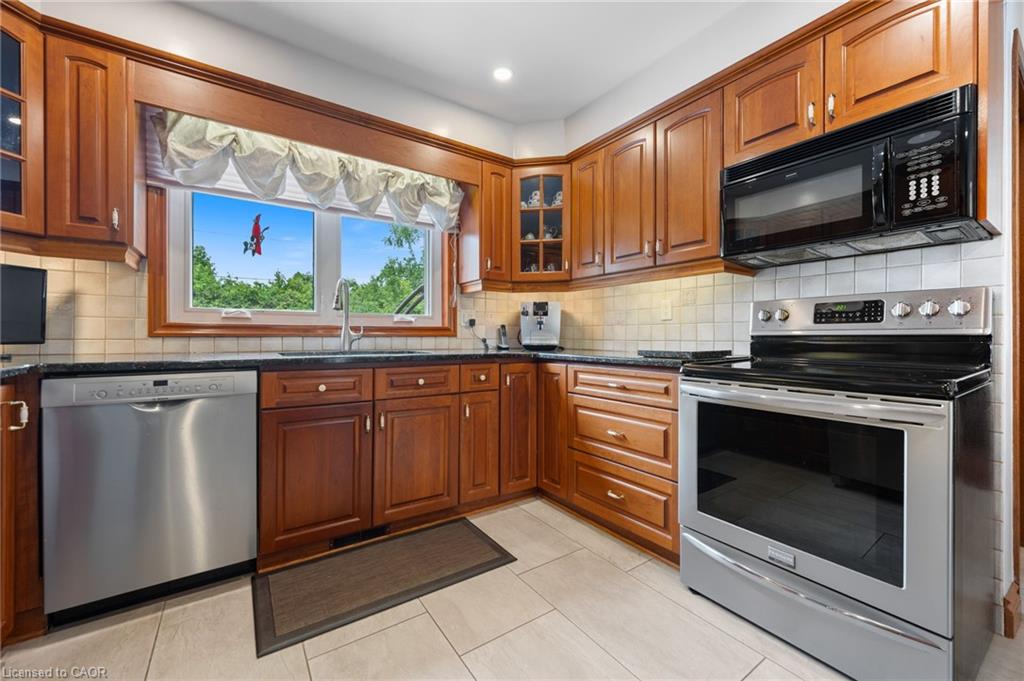 7 Thomson Road Property Photo 13