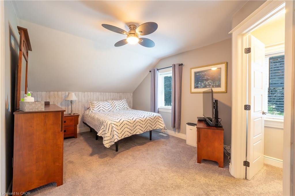 40 Moore Avenue Property Photo 16