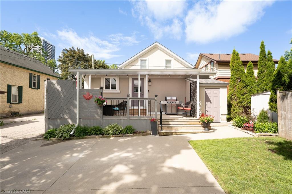40 Moore Avenue Property Photo 29