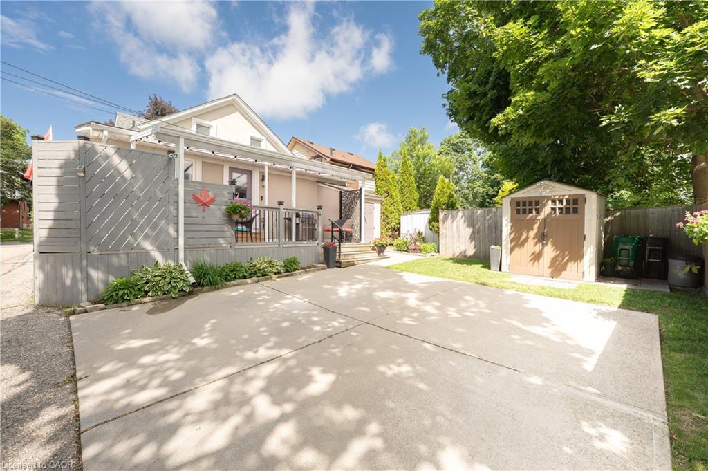 40 Moore Avenue Property Photo 33