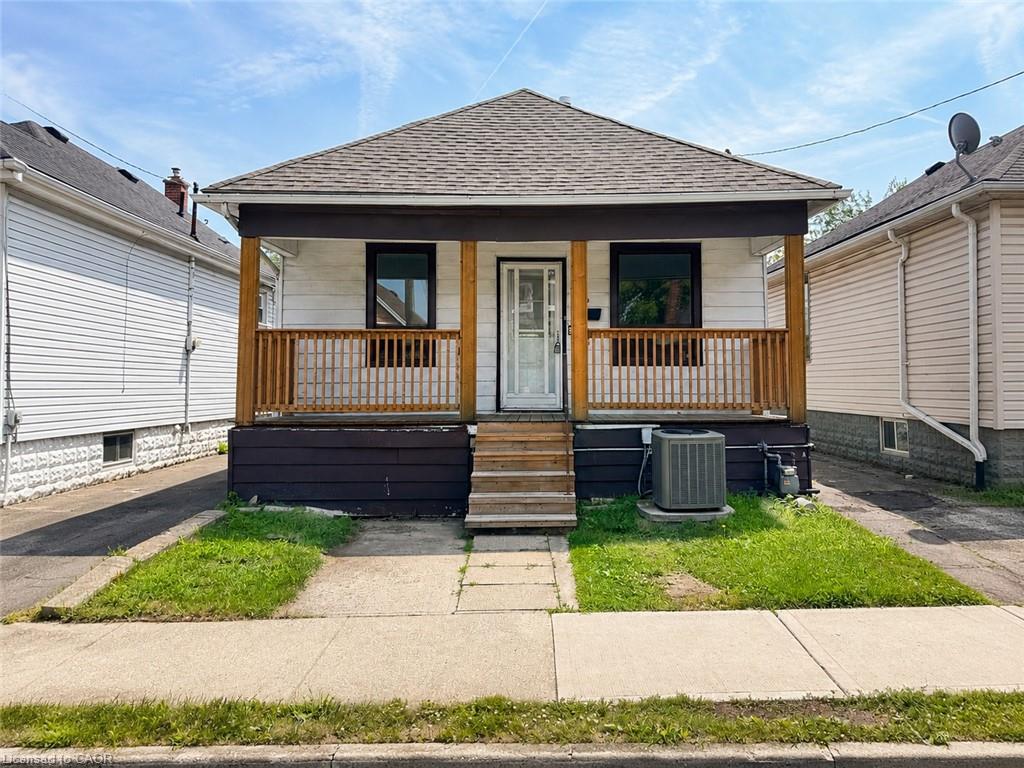 250 Weir Street N Property Photo 1