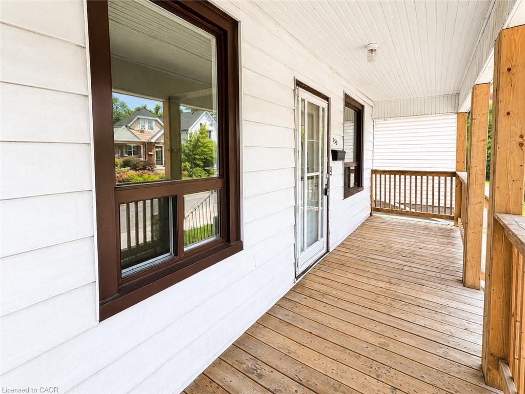 250 Weir Street N Property Photo 3