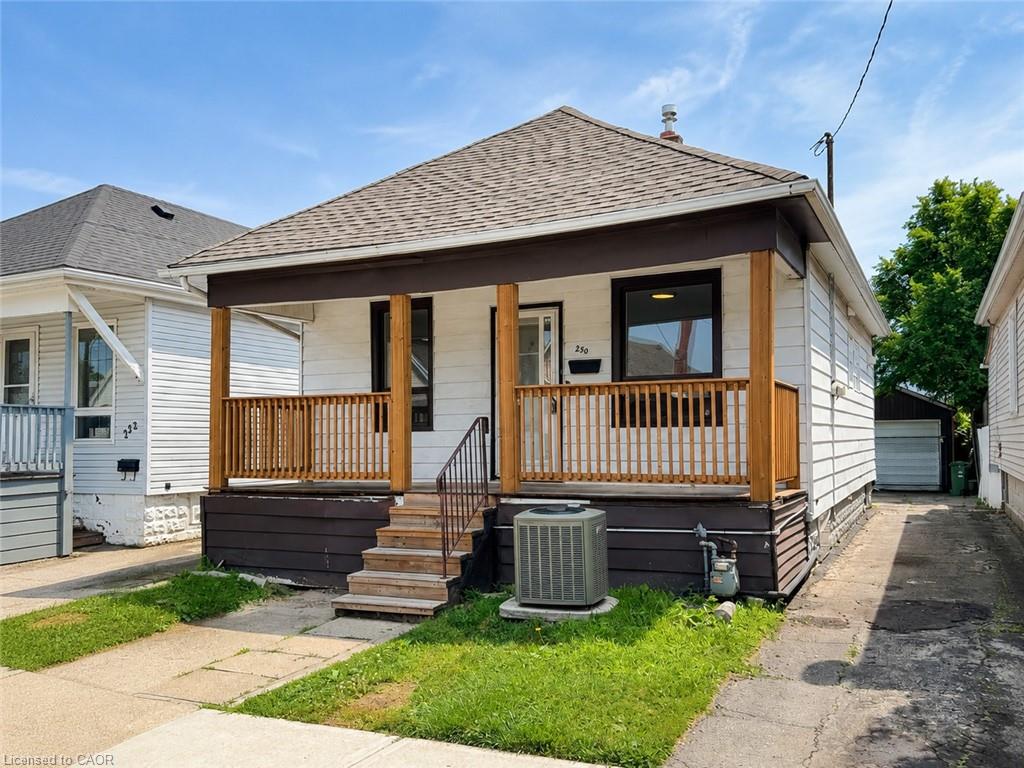 250 Weir Street N Property Photo 4