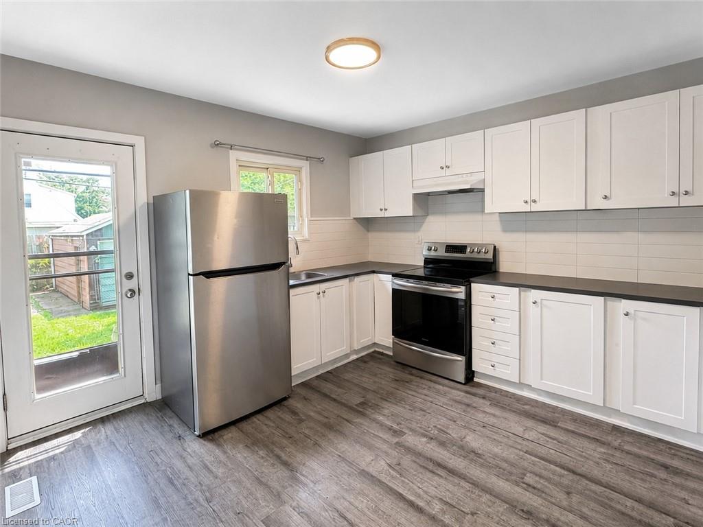 250 Weir Street N Property Photo 8