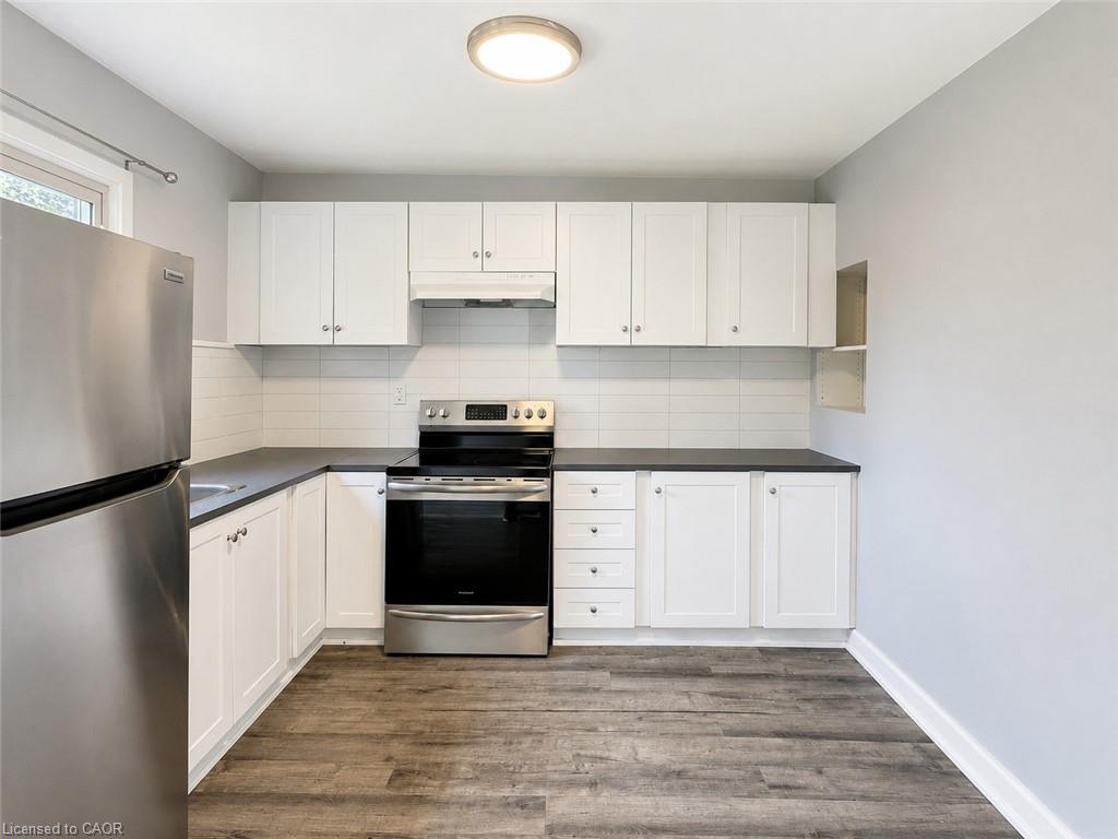 250 Weir Street N Property Photo 9