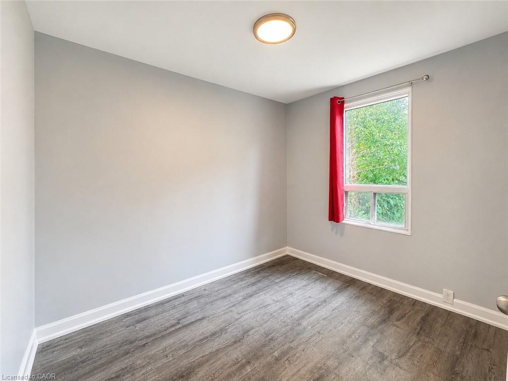 250 Weir Street N Property Photo 10