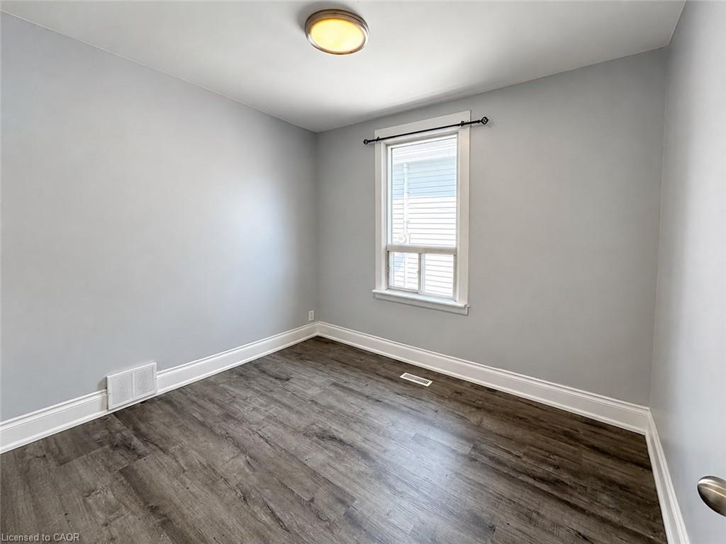 250 Weir Street N Property Photo 11