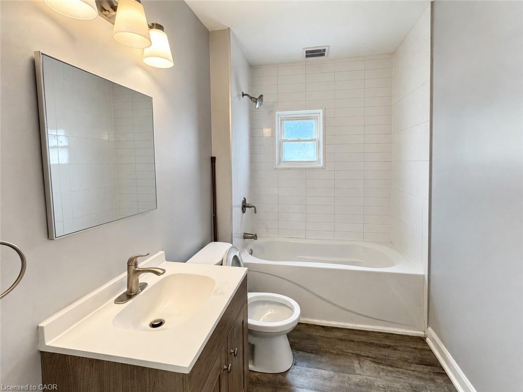 250 Weir Street N Property Photo 12