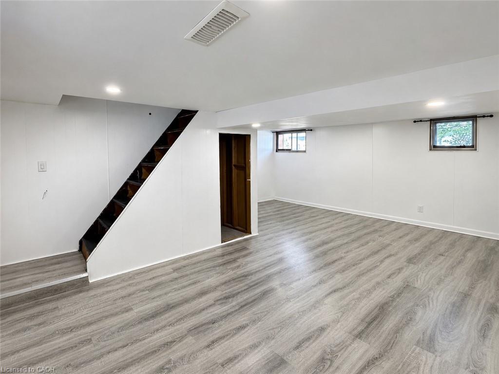 250 Weir Street N Property Photo 13
