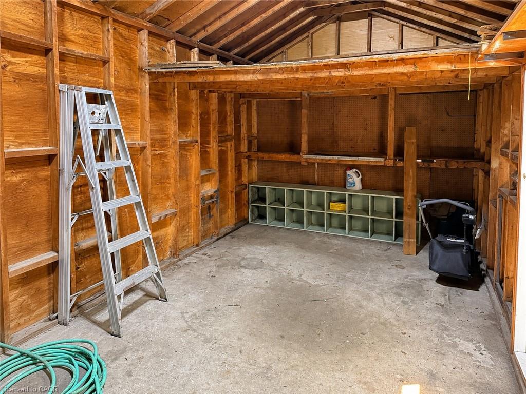 250 Weir Street N Property Photo 17