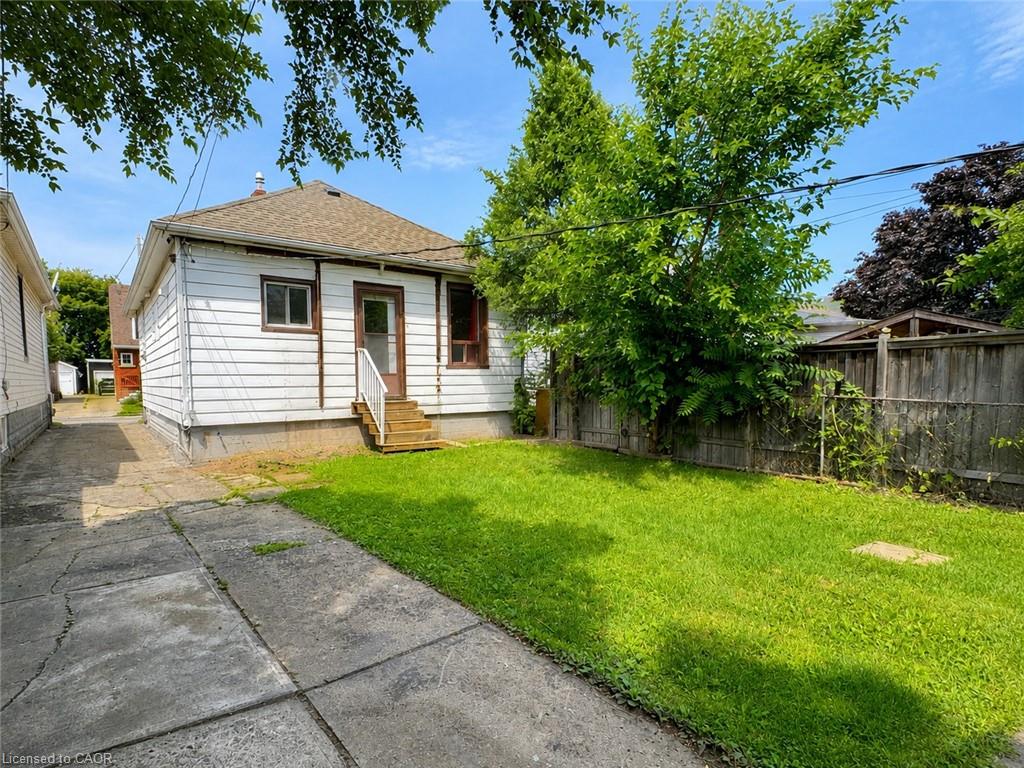 250 Weir Street N Property Photo 19