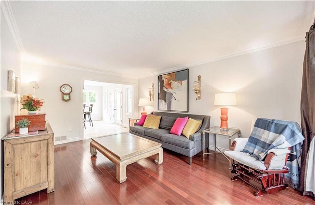 500 Blenheim Crescent Property Photo 8