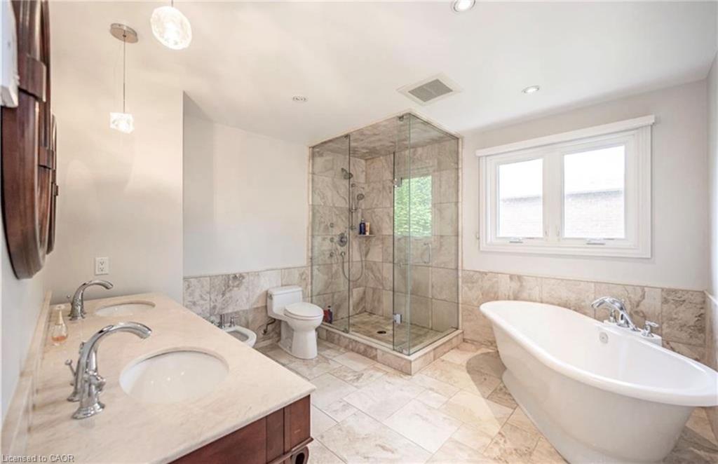 500 Blenheim Crescent Property Photo 24
