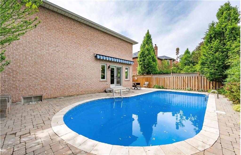 500 Blenheim Crescent Property Photo 43