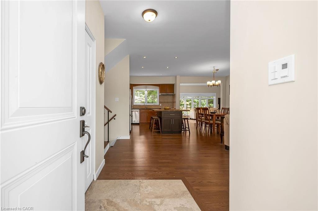 285 Surrey Drive Property Photo 4