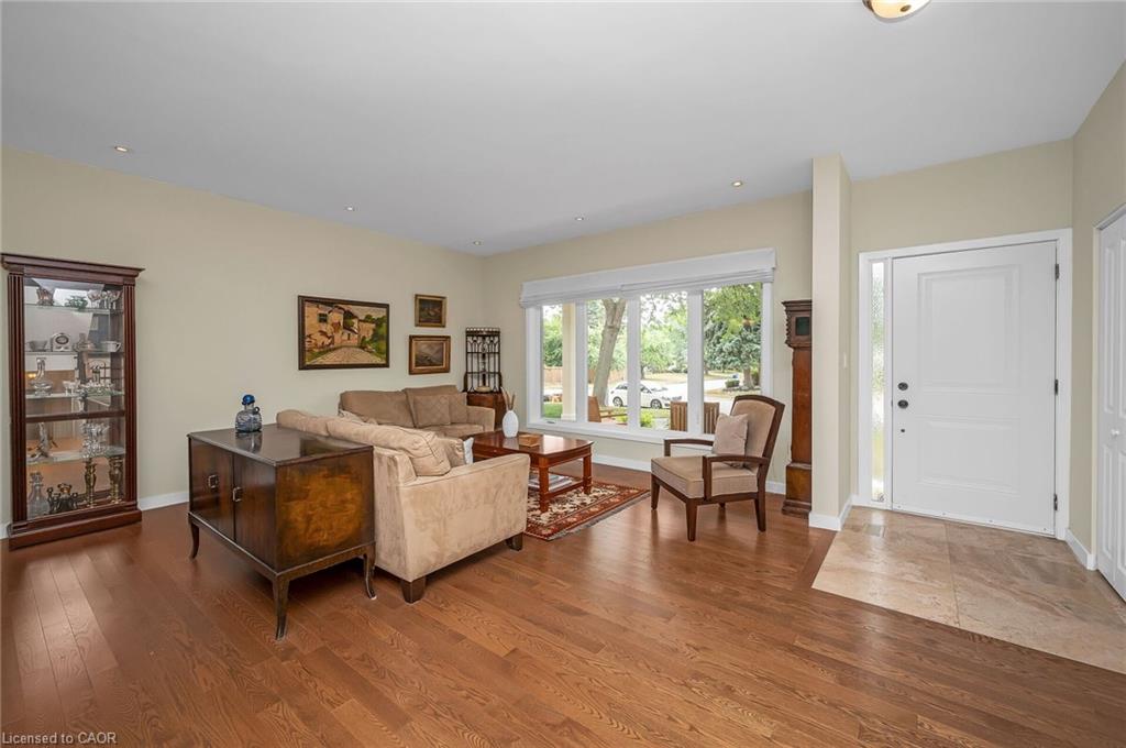 285 Surrey Drive Property Photo 6