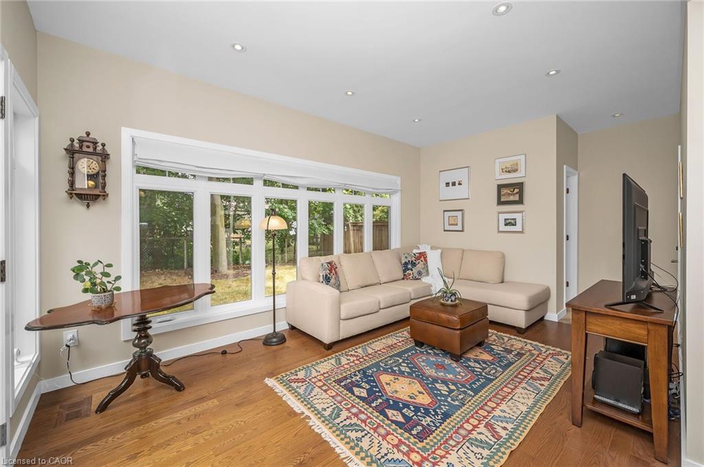 285 Surrey Drive Property Photo 15