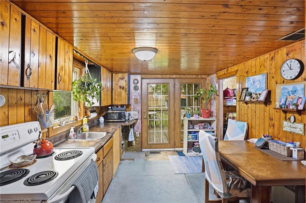 834 Mohawk Road E Property Photo 7