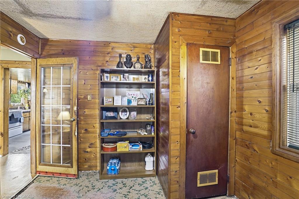 834 Mohawk Road E Property Photo 21