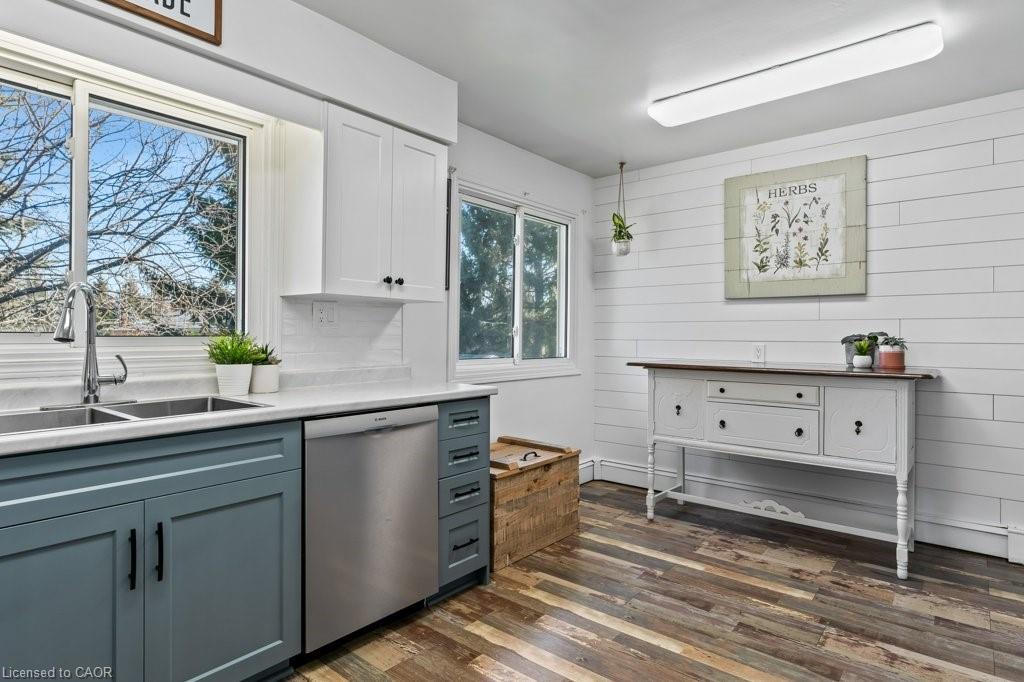 9793 Dickenson Road W Property Photo 11