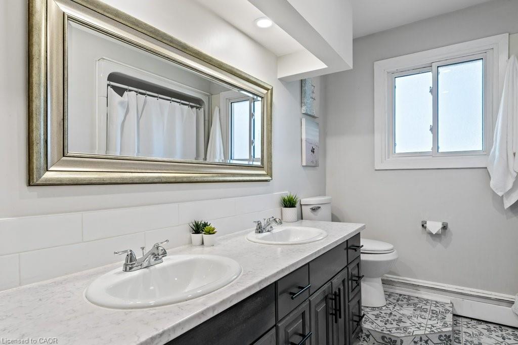 9793 Dickenson Road W Property Photo 12