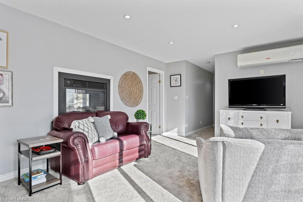 9793 Dickenson Road W Property Photo 17