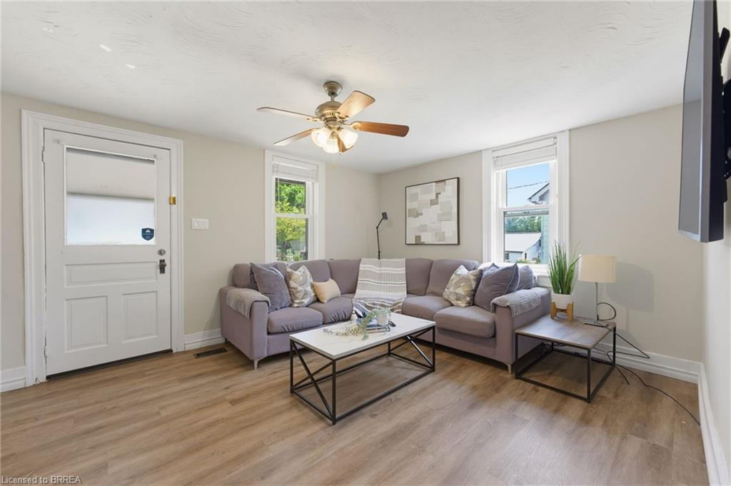 7 Lorimer Street Property Photo 3