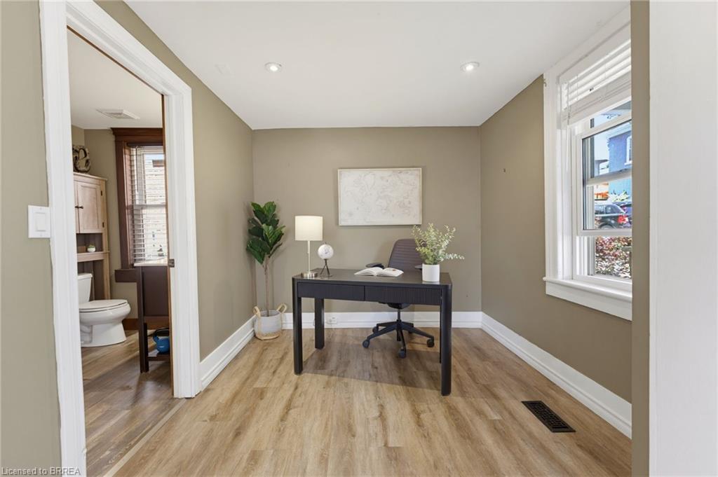 7 Lorimer Street Property Photo 4