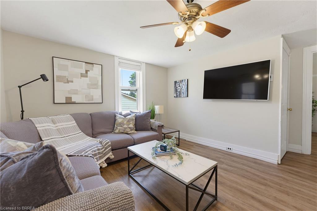 7 Lorimer Street Property Photo 5