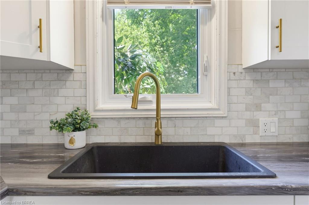 7 Lorimer Street Property Photo 12