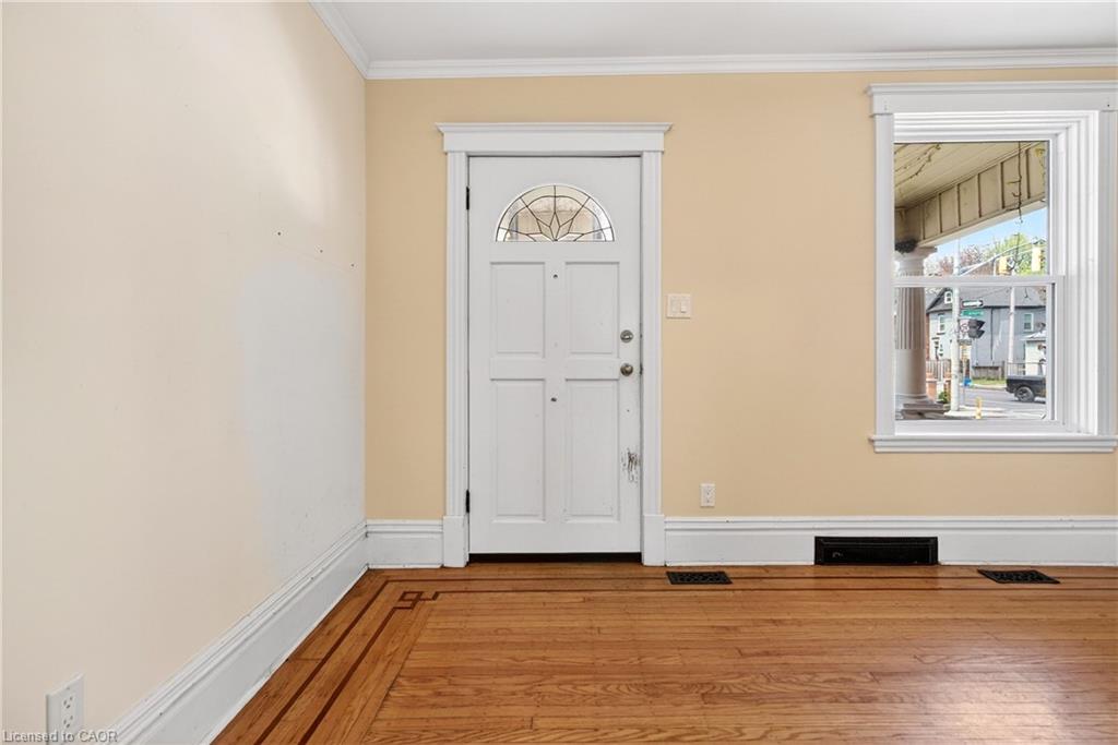 520 John Street N Property Photo 6