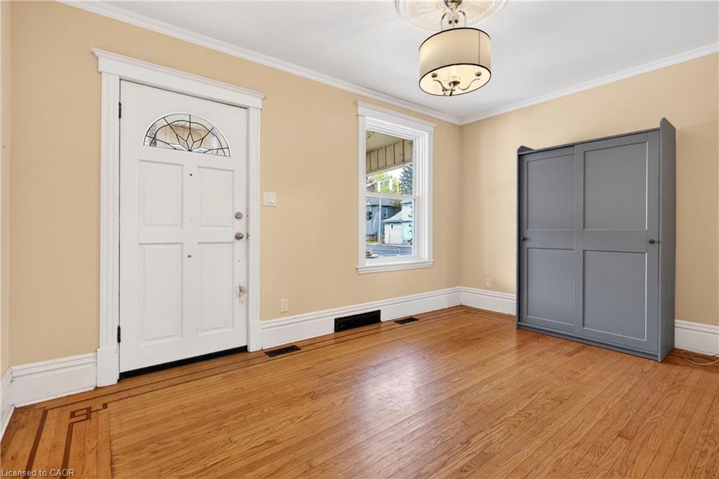520 John Street N Property Photo 8