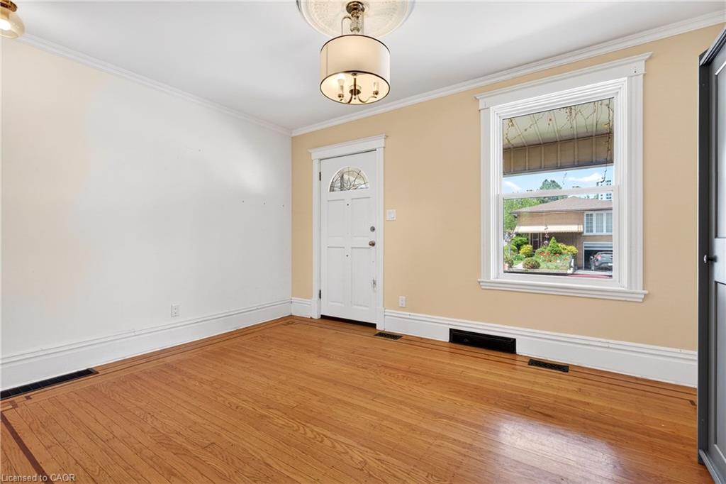 520 John Street N Property Photo 11