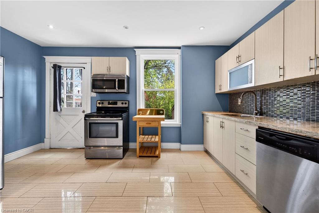 520 John Street N Property Photo 18
