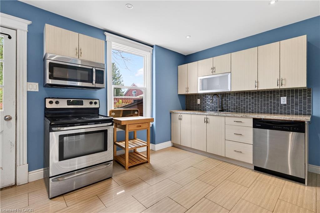 520 John Street N Property Photo 20