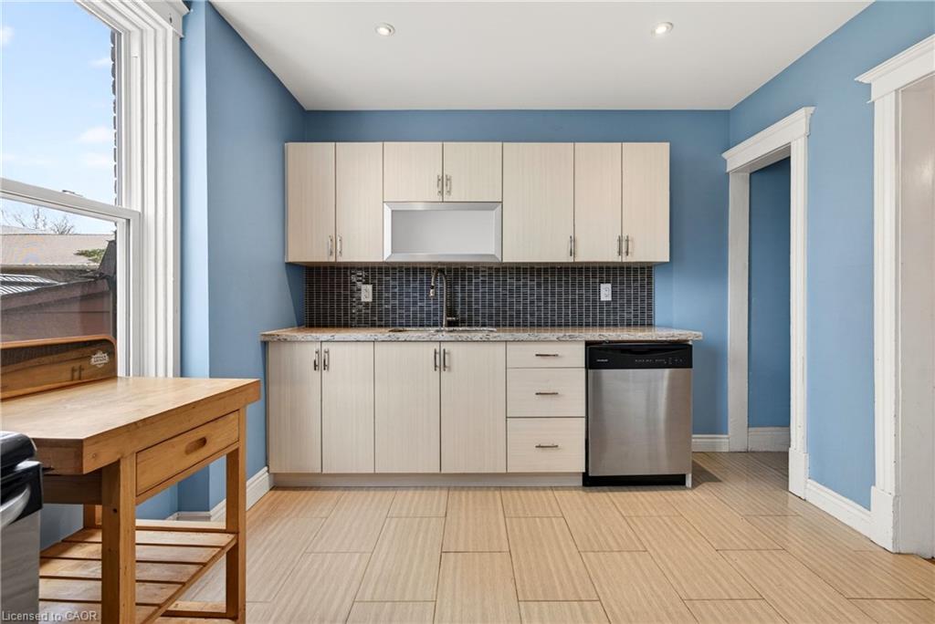 520 John Street N Property Photo 21