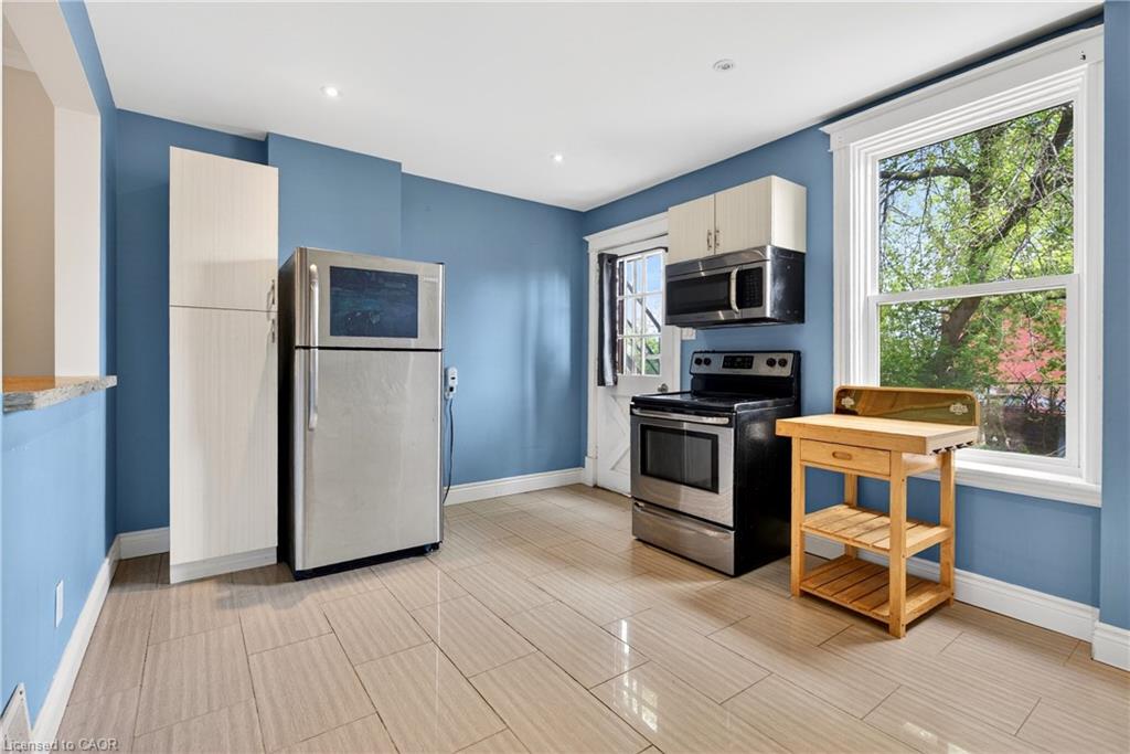520 John Street N Property Photo 22