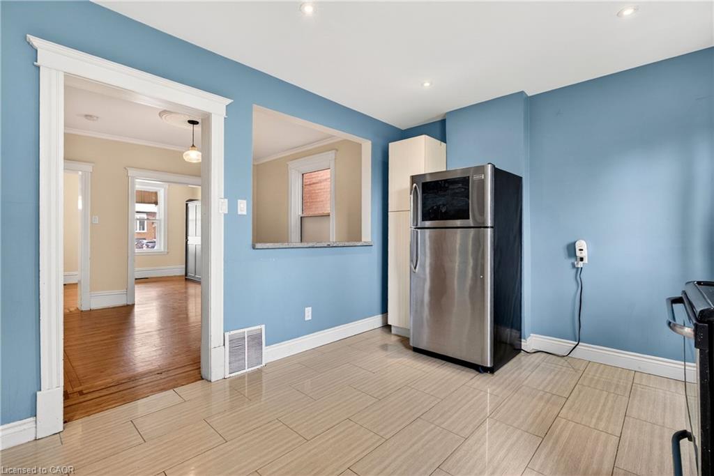 520 John Street N Property Photo 23