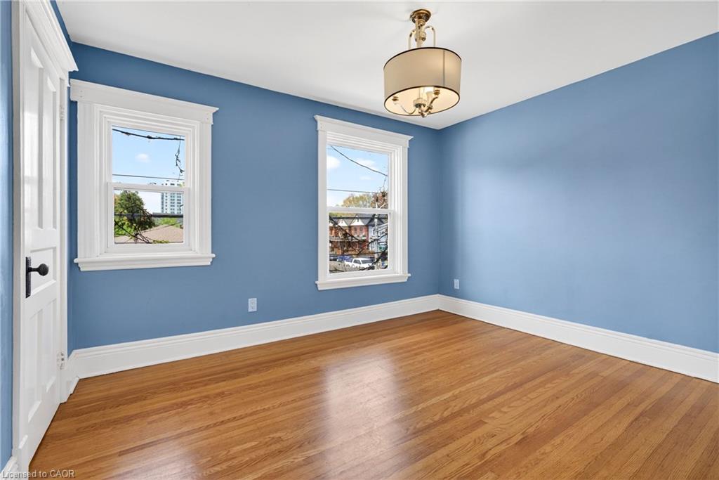 520 John Street N Property Photo 28