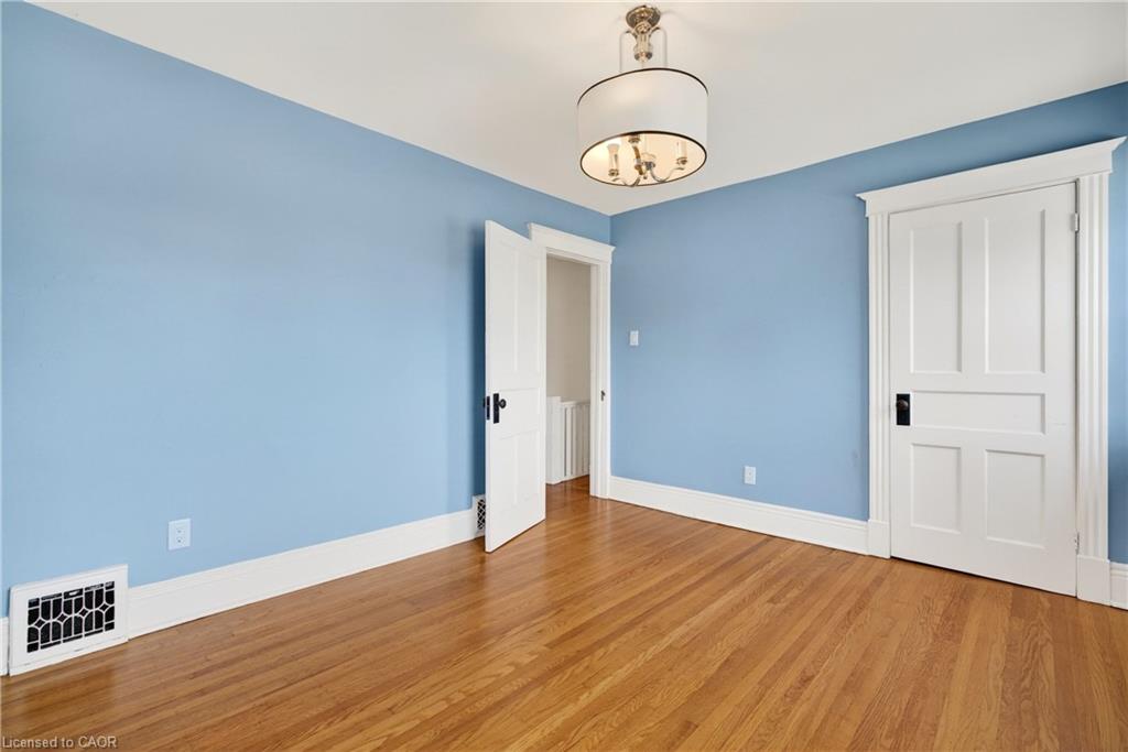 520 John Street N Property Photo 29