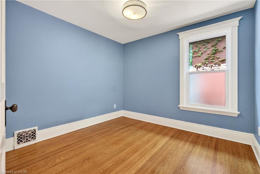 520 John Street N Property Photo 31