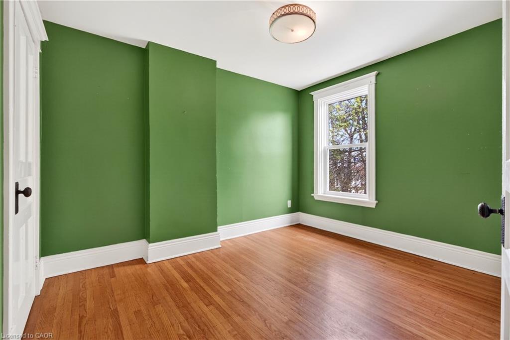 520 John Street N Property Photo 34