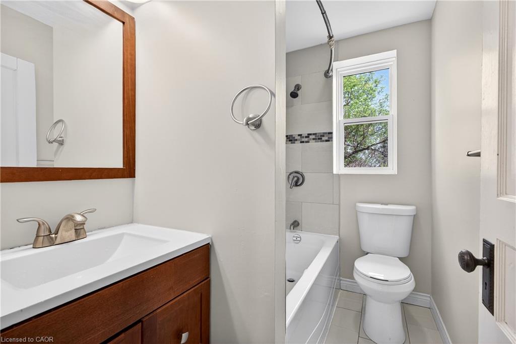 520 John Street N Property Photo 37