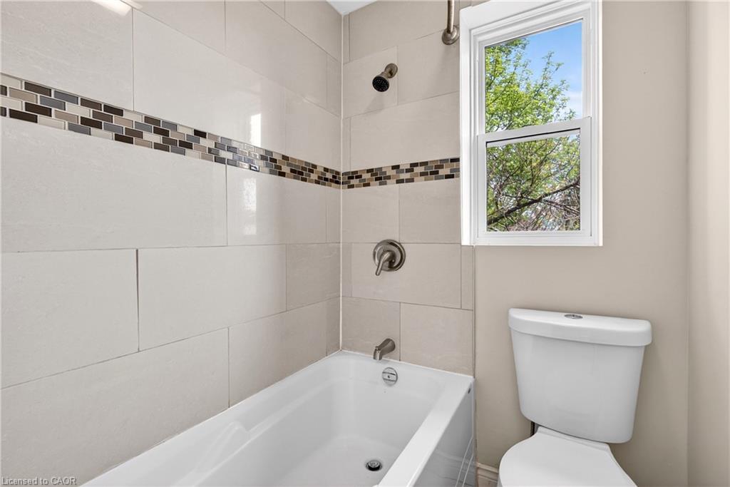 520 John Street N Property Photo 38