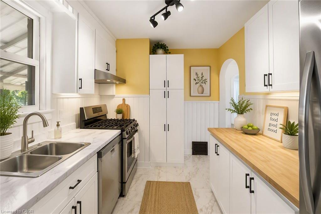 6476 Maranda Street Property Photo 10