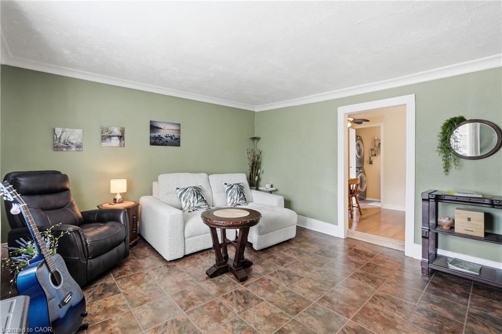 18 Province Street N Property Photo 6