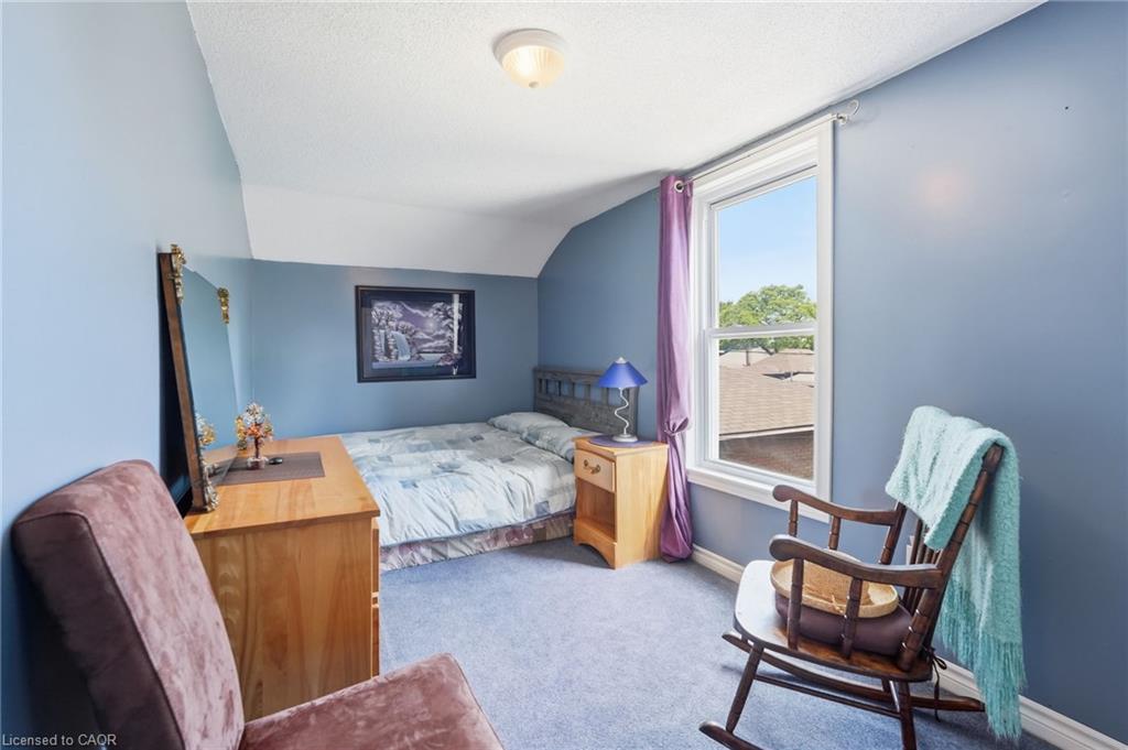 18 Province Street N Property Photo 9